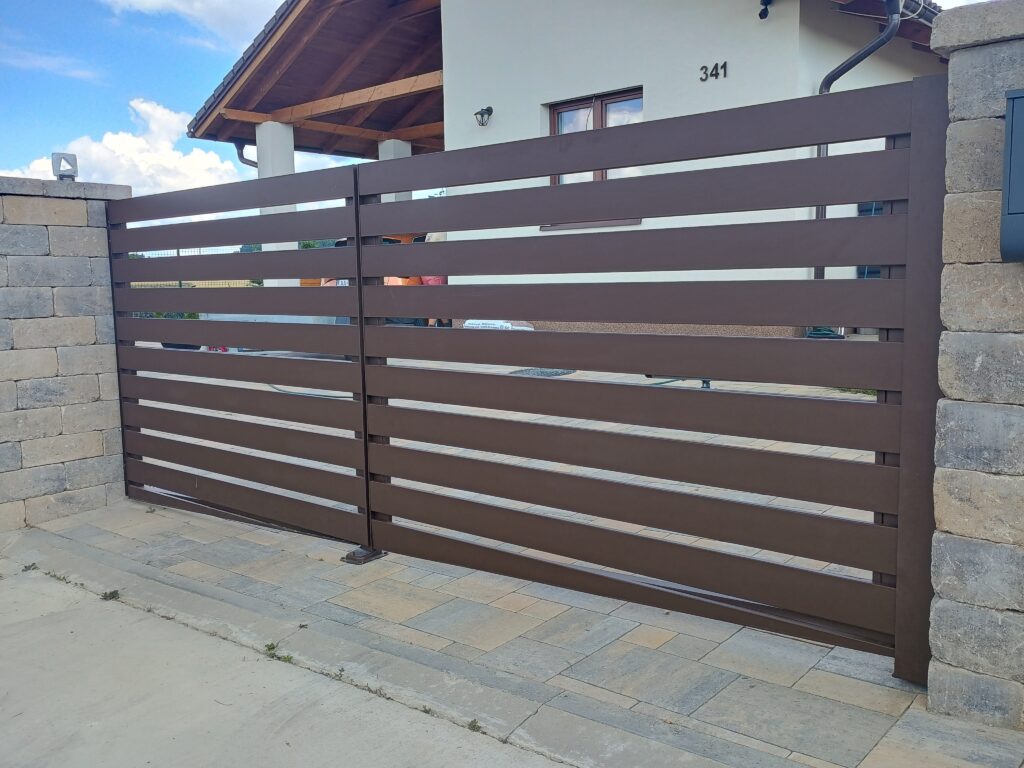 Another successfully completed project for our client in the village of Šemša. It included a fully automated double-leaf gate and a wicket with stainless steel fittings and a video intercom.